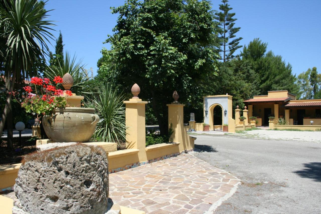 פסטום Hotel Villa Rita מראה חיצוני תמונה
