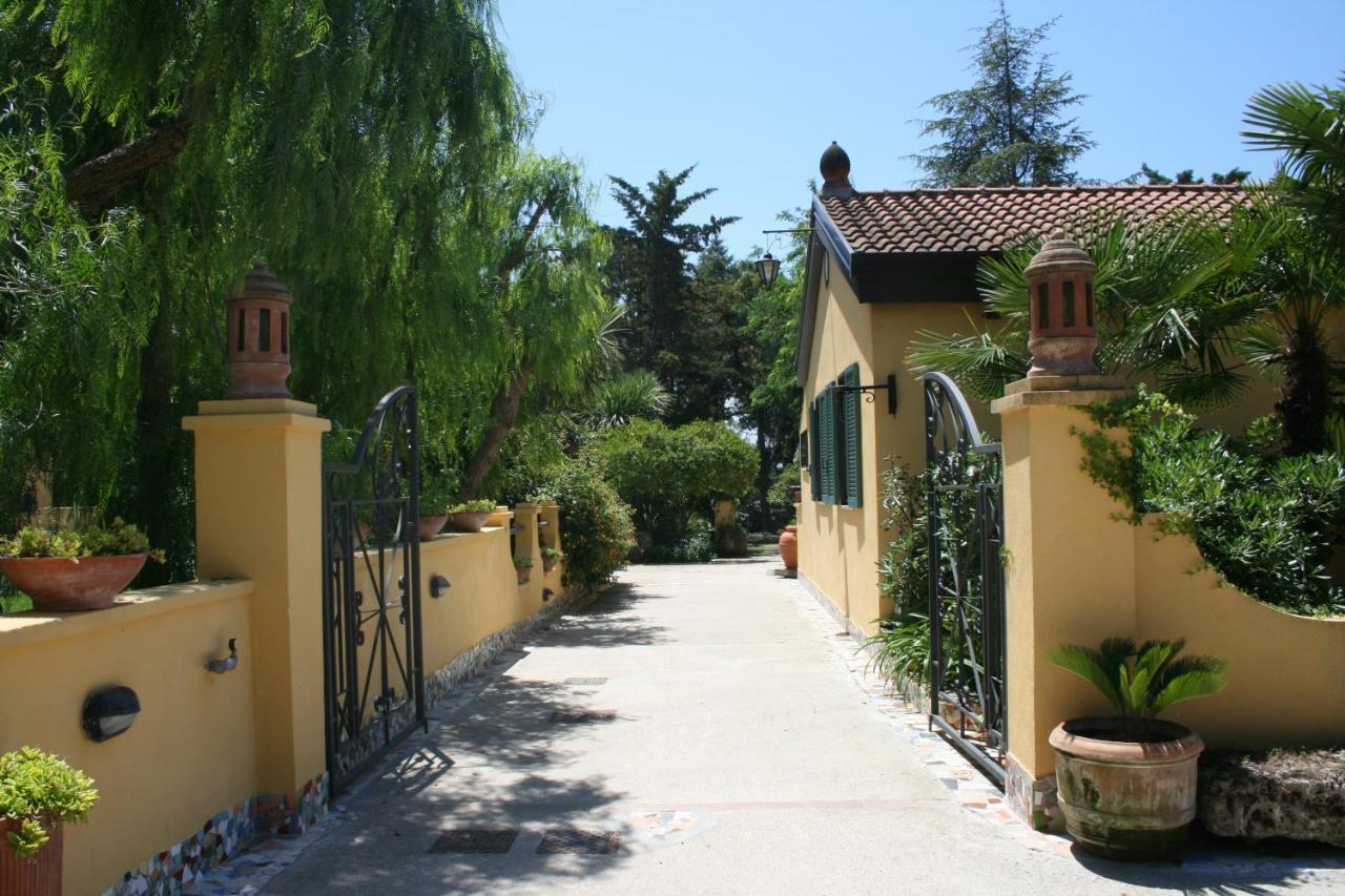 פסטום Hotel Villa Rita מראה חיצוני תמונה